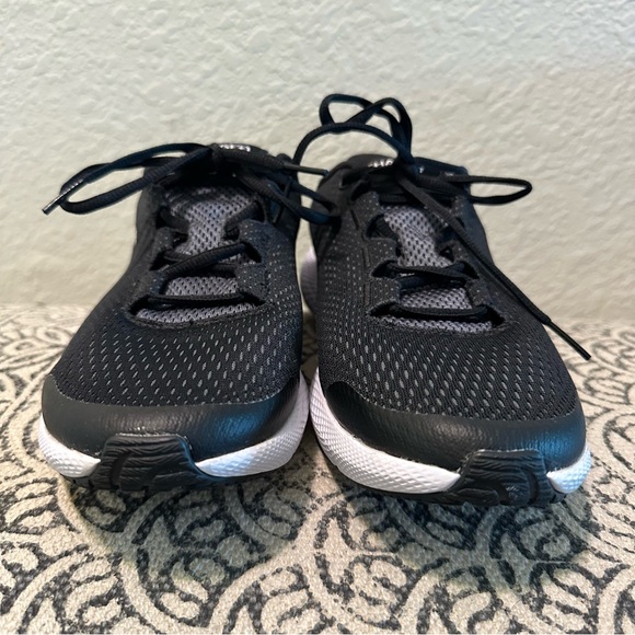 Under Armour Black Running Shoes Youth or Women's - Picture 4 of 8